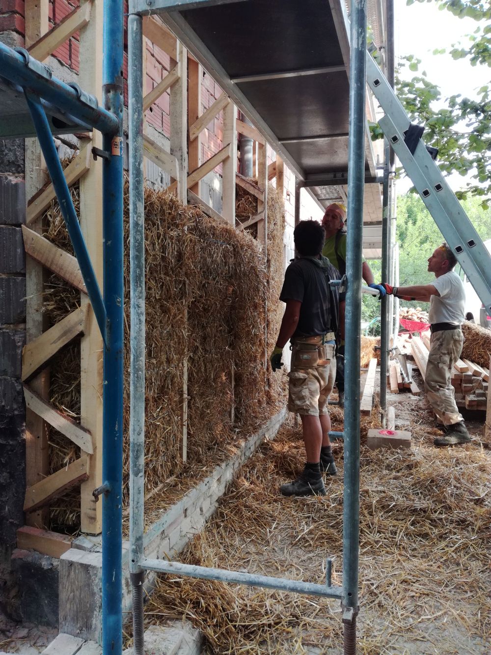 Strawbales to insulate the house